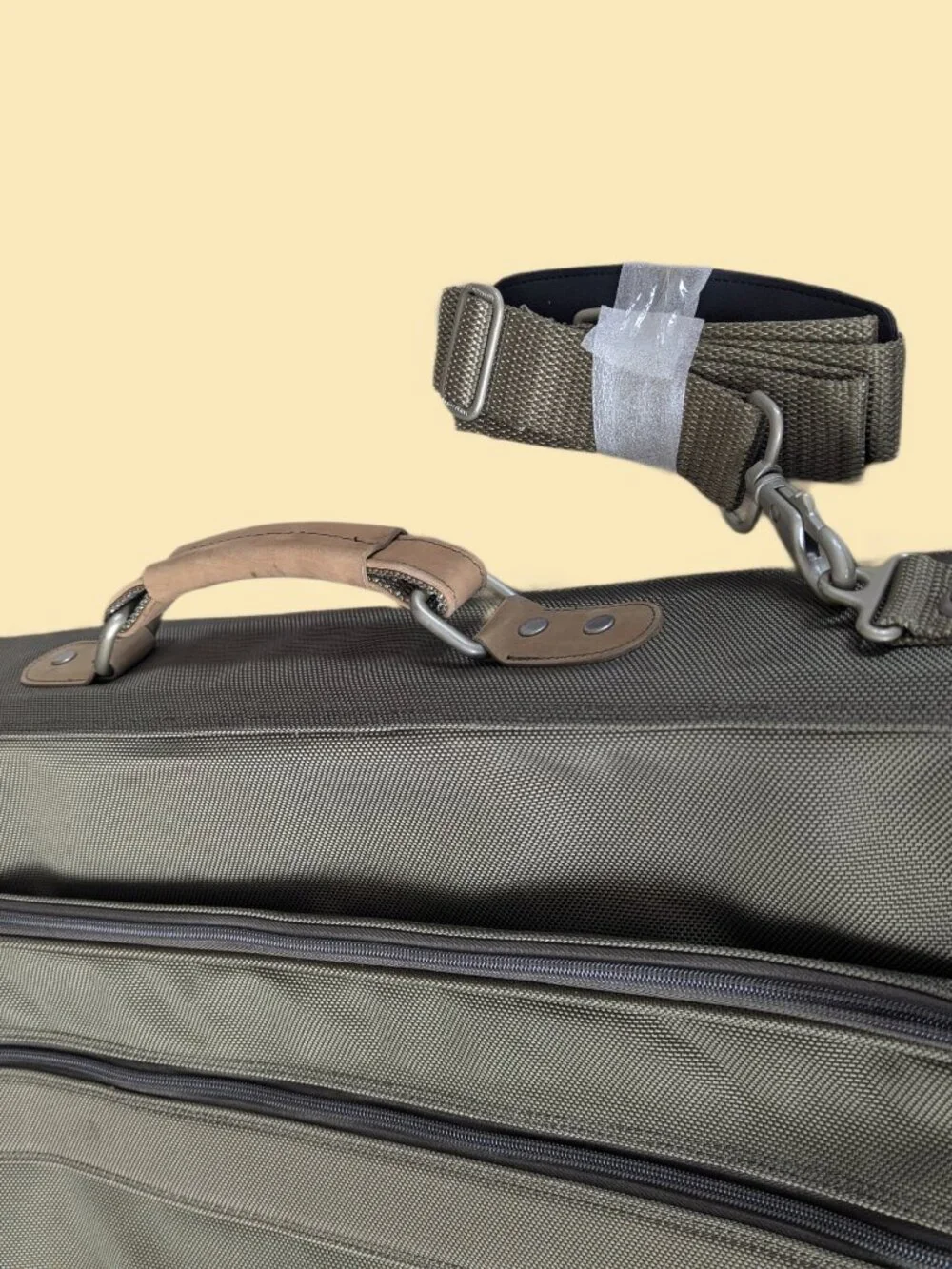 Briggs & Riley Baseline Nylon Garment Carrier w shoulder strap & combo lock